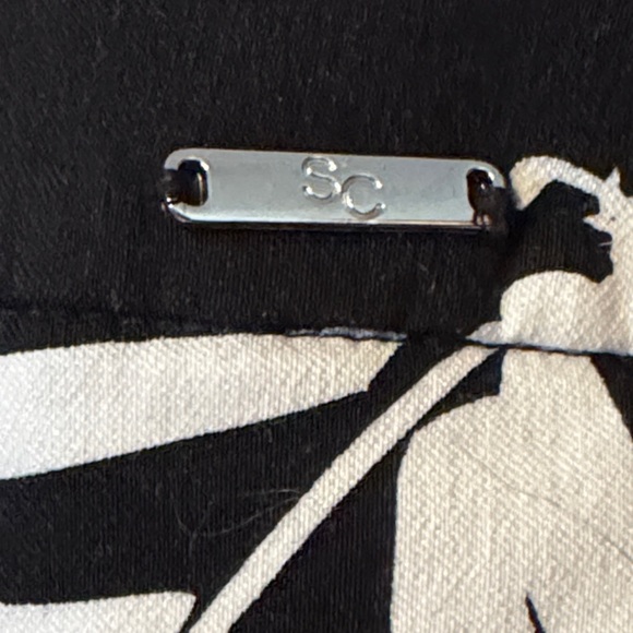 Floral Black and White Women's Skort - Picture 5 of 6